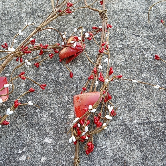 Heart garland 5ft long 2 strands - Picture 2 of 4